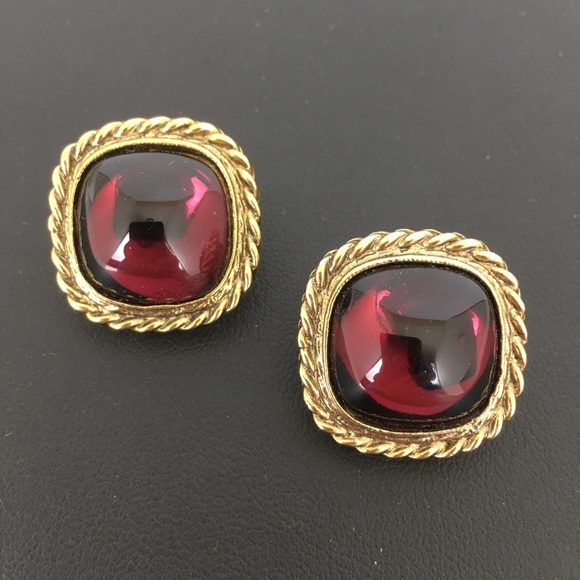 Vintage Plum Purple Glass Cabochon Clip Earrings Gold Estate Costume Jewelry - Picture 7 of 7